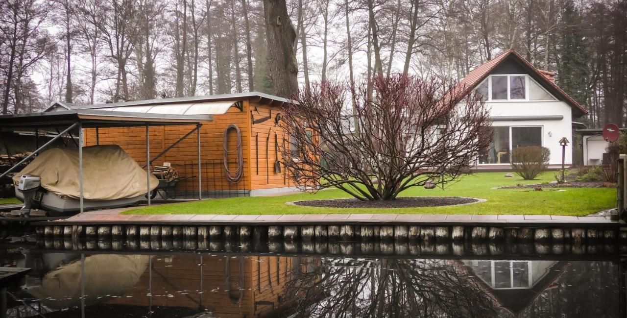 Ferienhaus Direkt An Der Spree Mit Whirlpool Und Sauna برلين المظهر الخارجي الصورة